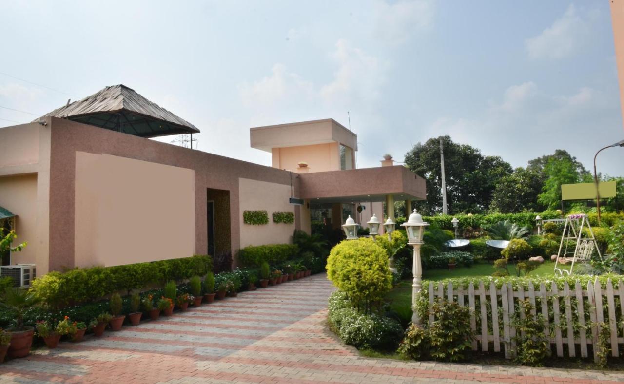 The Baghban Hotel & Resort, Baddi 외부 사진